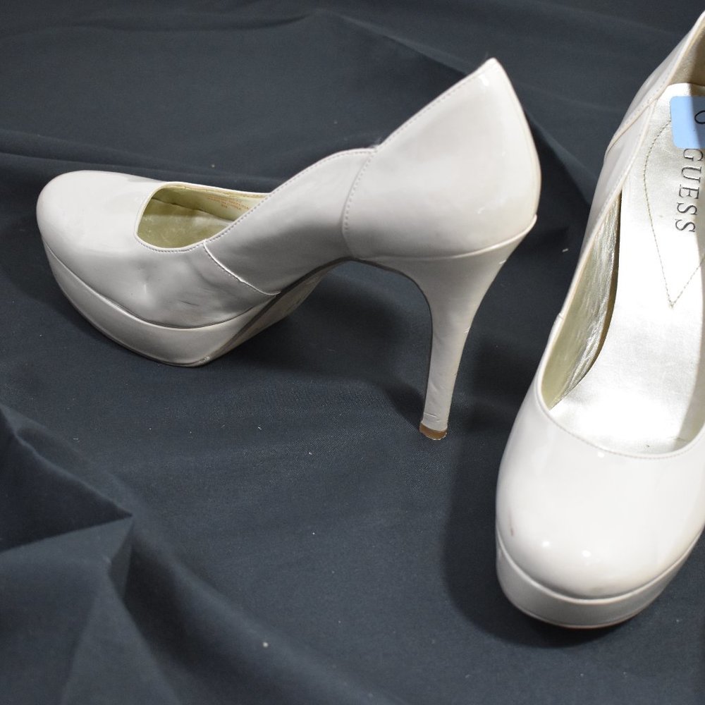 Size 9 White Guess Heels